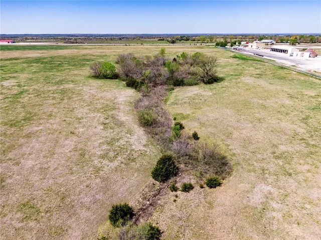 $300,000 | 841 69th Highway, Fort Scott, KS 66701