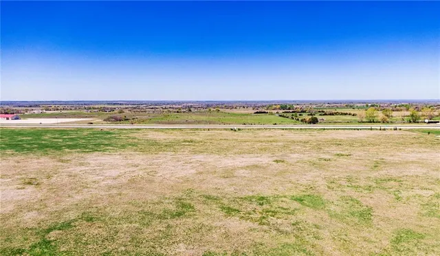 $300,000 | 841 69th Highway, Fort Scott, KS 66701