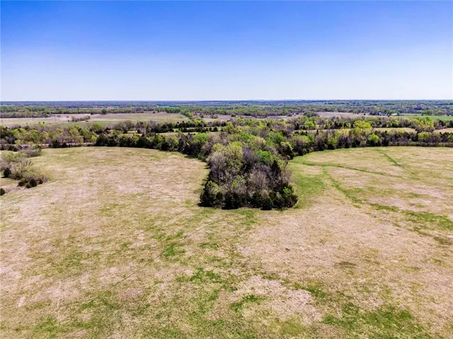 $300,000 | 841 69th Highway, Fort Scott, KS 66701
