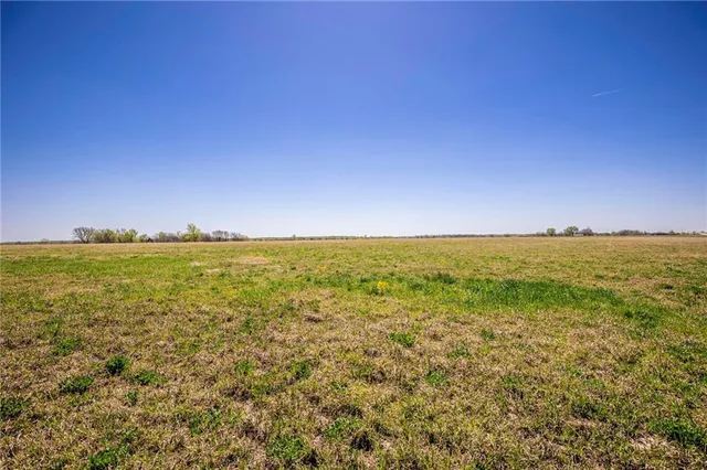 $300,000 | 841 69th Highway, Fort Scott, KS 66701