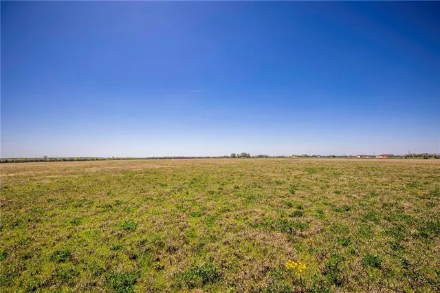 $300,000 | 841 69th Highway, Fort Scott, KS 66701