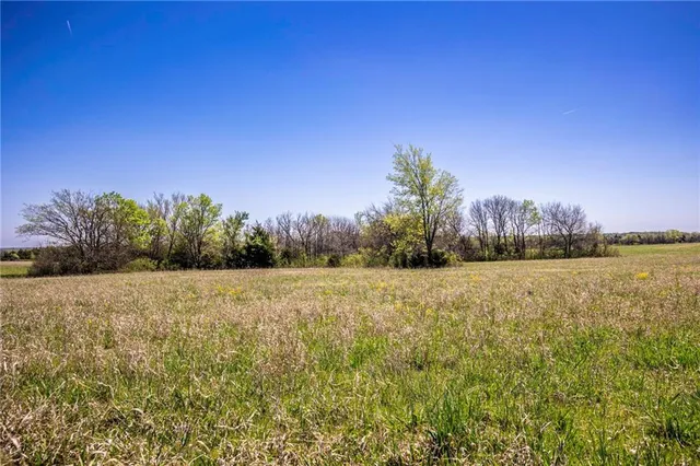 $300,000 | 841 69th Highway, Fort Scott, KS 66701
