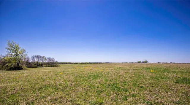$300,000 | 841 69th Highway, Fort Scott, KS 66701