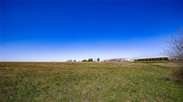 $300,000 | 841 69th Highway, Fort Scott, KS 66701