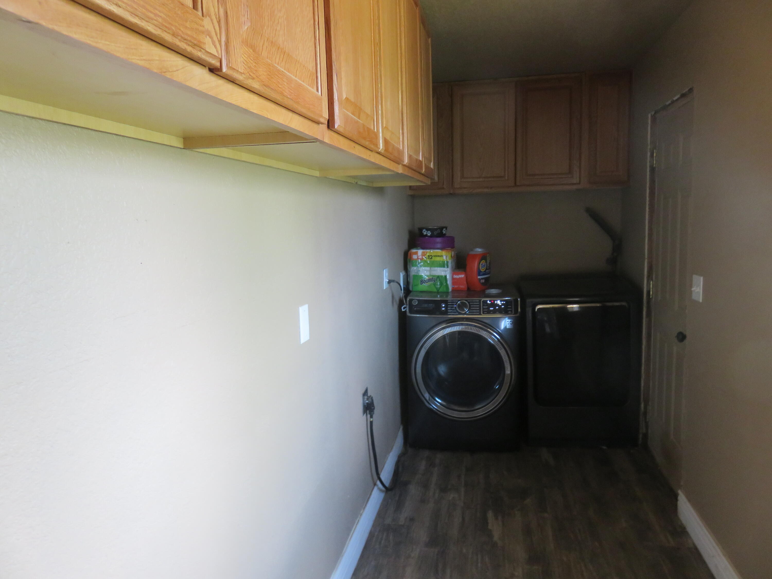 3798 County Road 91 Lookout, CA 96054 - Photo 27 of 54 laundry