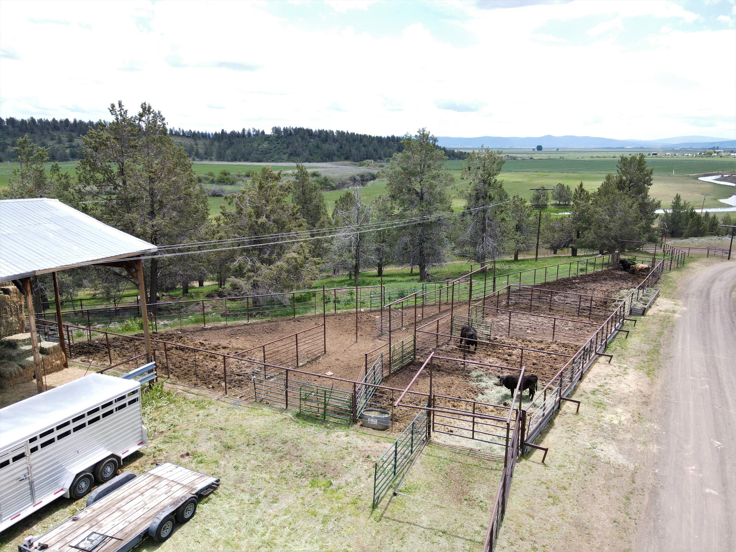 3798 County Road 91 Lookout, CA 96054 - Photo 38 of 54 a view of a terrace with a bench