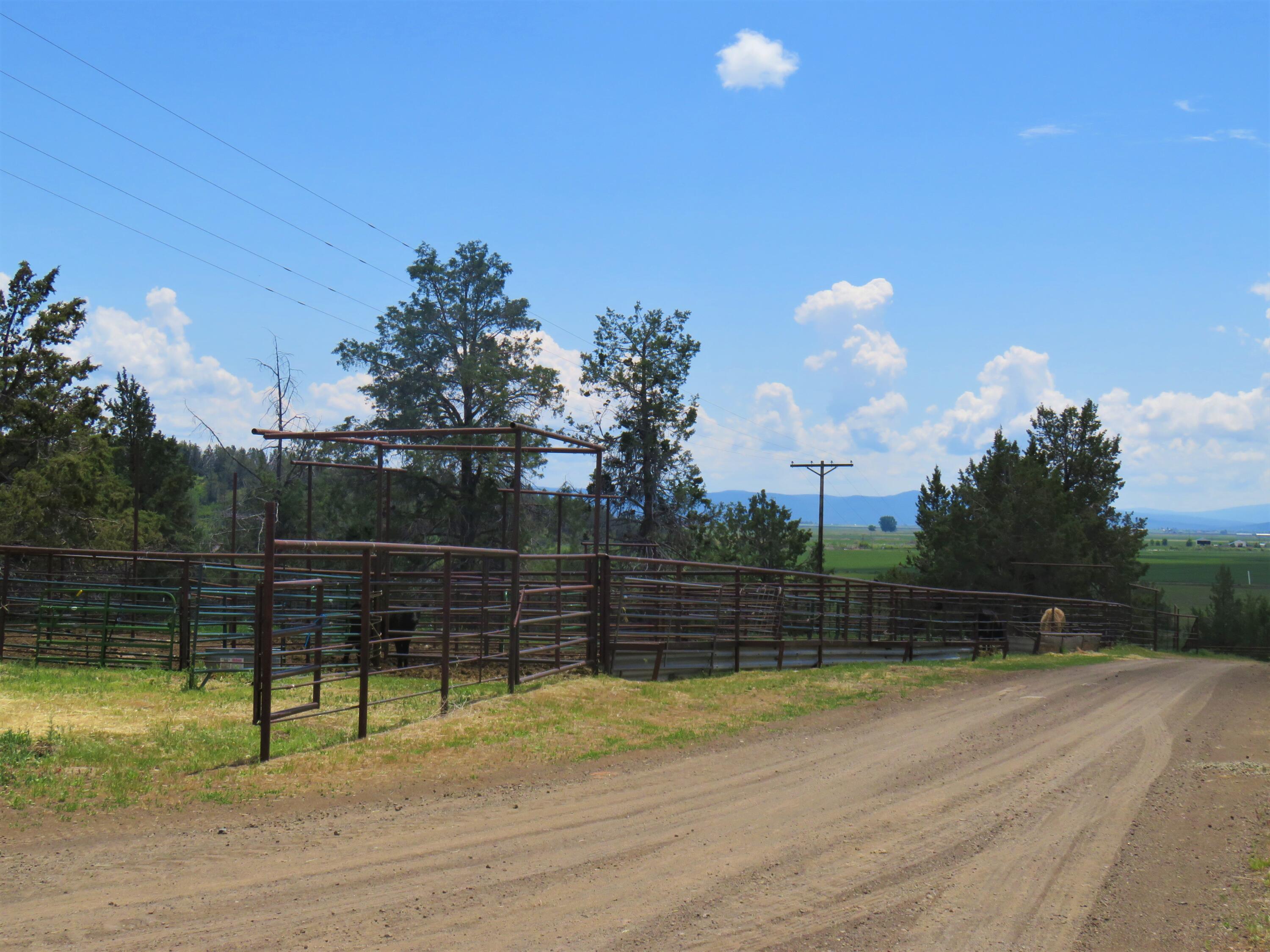 3798 County Road 91 Lookout, CA 96054 - Photo 39 of 54 a view of a tennis court