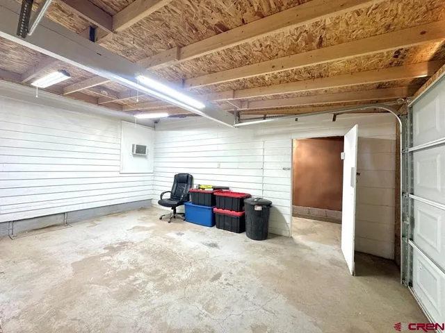 a view of livingroom with furniture