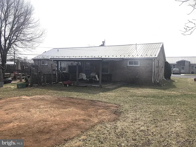 a view of a house with a backyard and plants