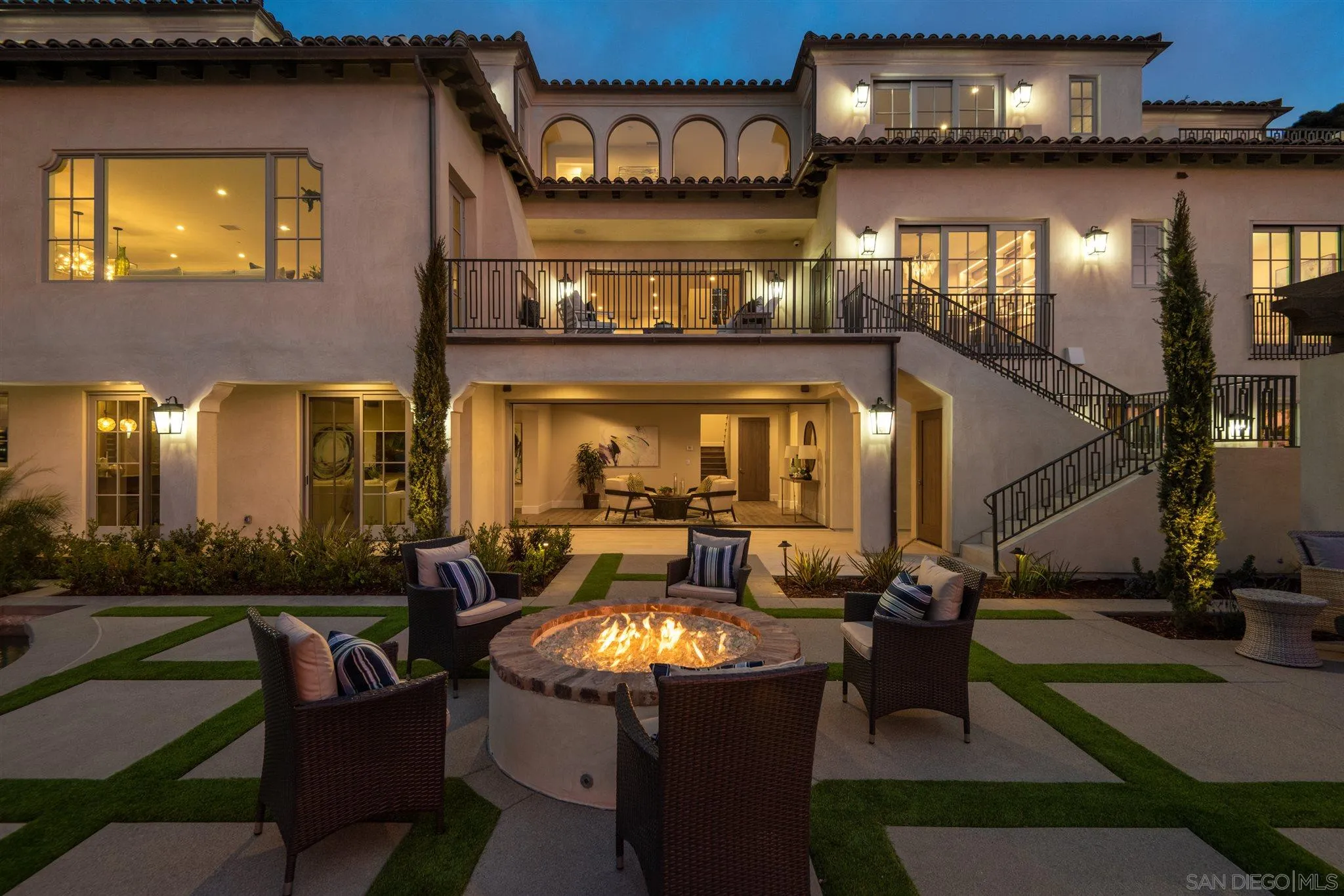 1206 Muirlands Drive La Jolla, CA 92037 - Photo 31 of 75 a view of a chairs and a table in the patio