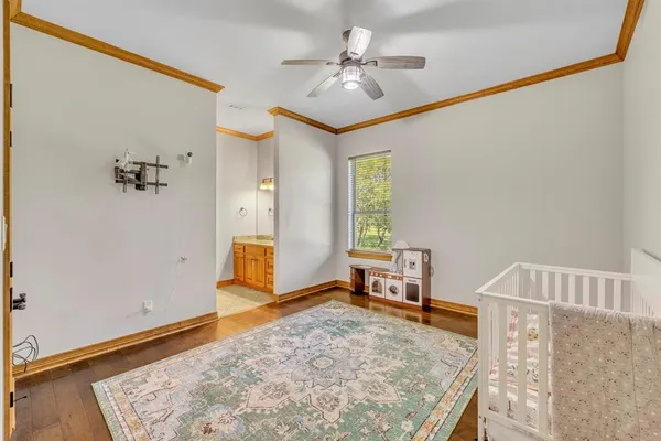 a view of an entryway with a workspace