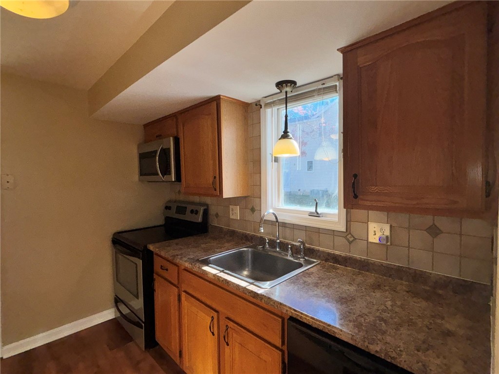 16 Walnut Circle Webster, NY 14580 - Photo 7 of 21