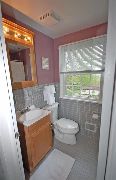 575 Miranda Road Pittsburgh, PA 15241 - Photo 16 of 24 Hall bath has original tile with newer toilet, vanity and medicine cabinet with light.
