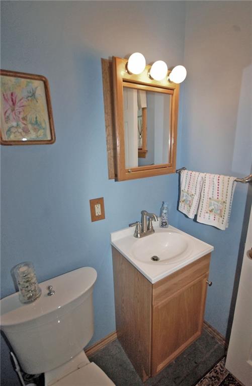 575 Miranda Road Pittsburgh, PA 15241 - Photo 10 of 24 Powder room on the first floor.