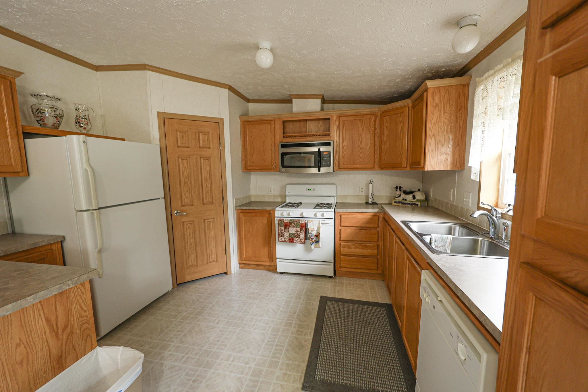 9155 Lee Lake Road Pound, WI 54161 - Photo 6 of 32