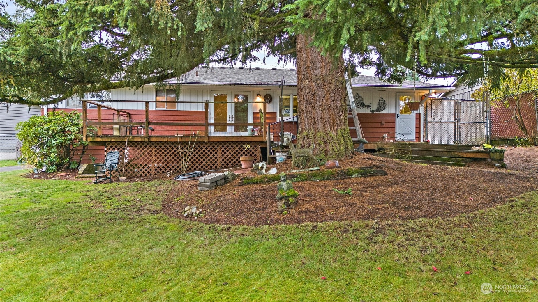 14530 Southeast 112th Place Renton, WA 98059 - Photo 30 of 34 a front view of a house with garden