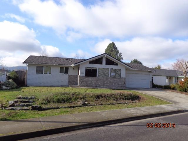 632 Malabar Street Central Point, OR 97502 - Photo 1 of 35 Primary Photo