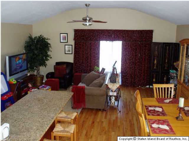 391 Green Valley Road Staten Island, NY 10312 - Photo 4 of 8 Additional Photo