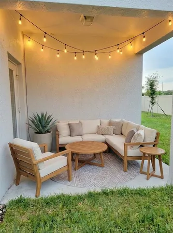 a view of a tennis court