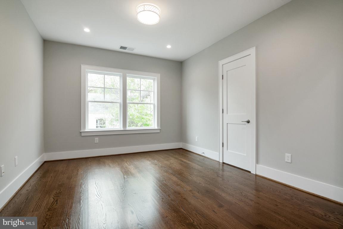 5907 Greentree Road Bethesda, MD 20817 - Photo 30 of 54 Upper level sitting room