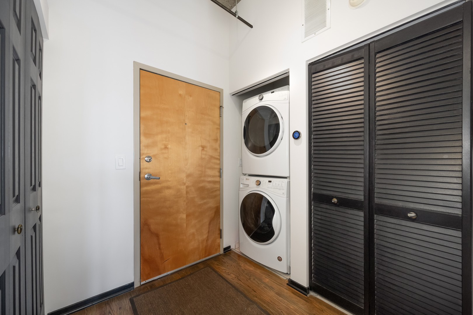 6 South Laflin Street, Unit 722 Chicago, IL 60607 - Photo 2 of 16 a view of a hallway with washer and dryer