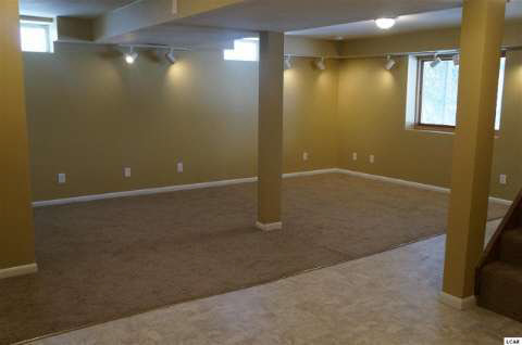 9022 Oakridge Road Temperance, MI 48182 - Photo 9 of 14 20413545-9.JPG