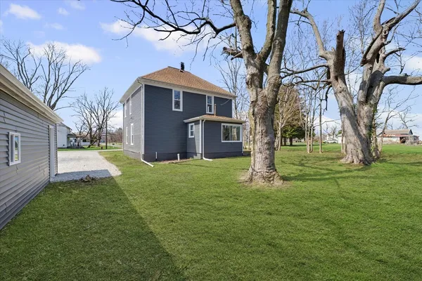 a view of a house with a yard