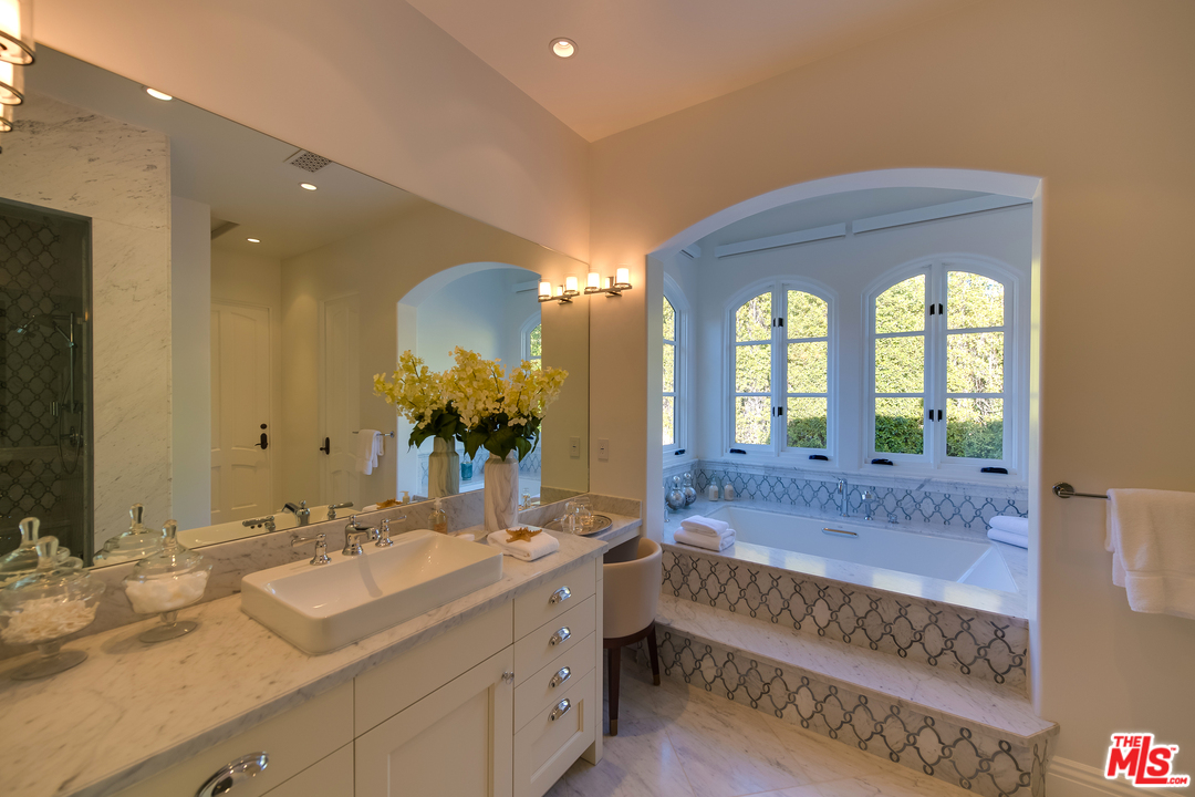 1112 Tower Road Beverly Hills, CA 90210 - Photo 27 of 44 Gallery Image 27