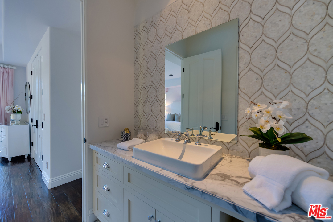 1112 Tower Road Beverly Hills, CA 90210 - Photo 34 of 44 Gallery Image 34