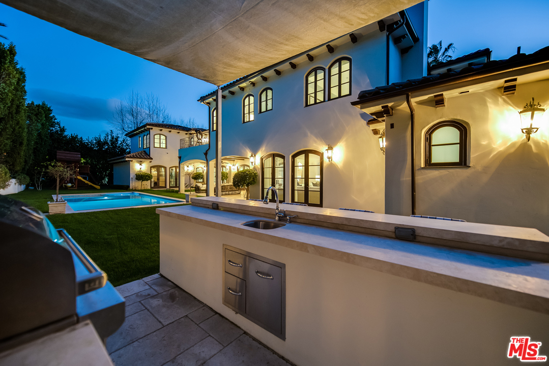 1112 Tower Road Beverly Hills, CA 90210 - Photo 38 of 44 Gallery Image 38