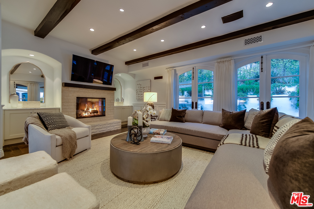 1112 Tower Road Beverly Hills, CA 90210 - Photo 7 of 44 Gallery Image 7