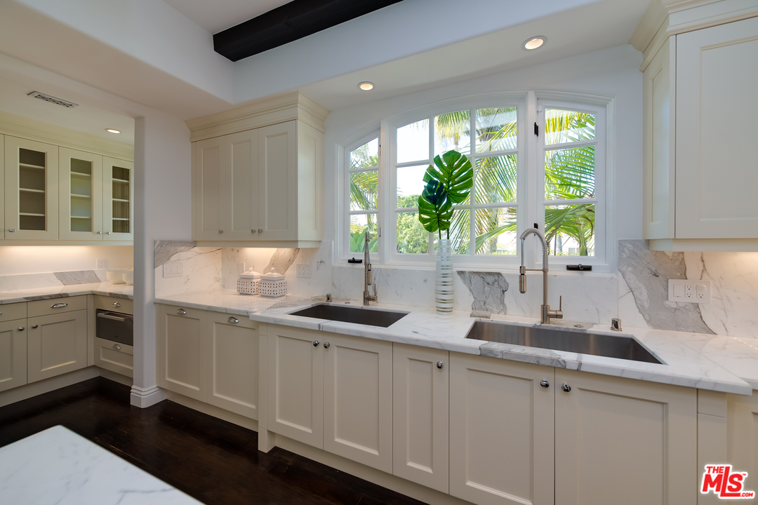 1112 Tower Road Beverly Hills, CA 90210 - Photo 10 of 44 Gallery Image 10