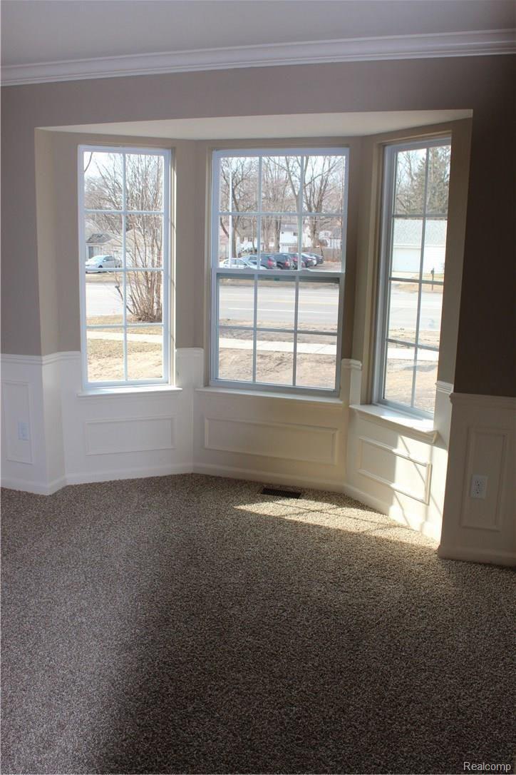18761 Farmington Road Livonia, MI 48152 - Photo 3 of 10 IMG_5590.JPG