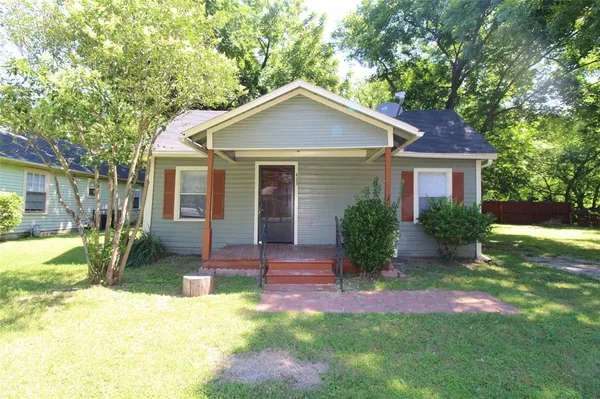$1,395 | 423 Martin Luther King Junior Boulevard, Waxahachie, TX 75165