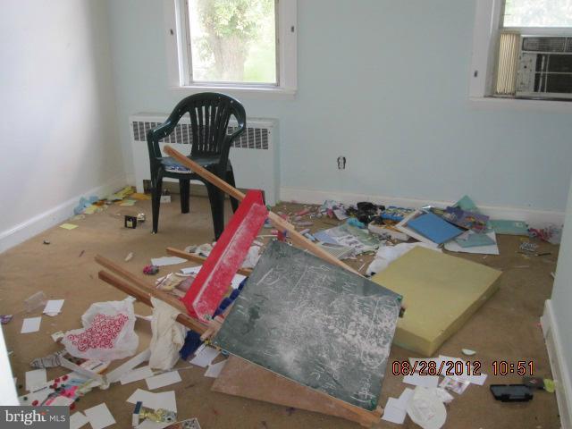 3557 Benzinger Road Baltimore, MD 21229 - Photo 5 of 10 Living Room