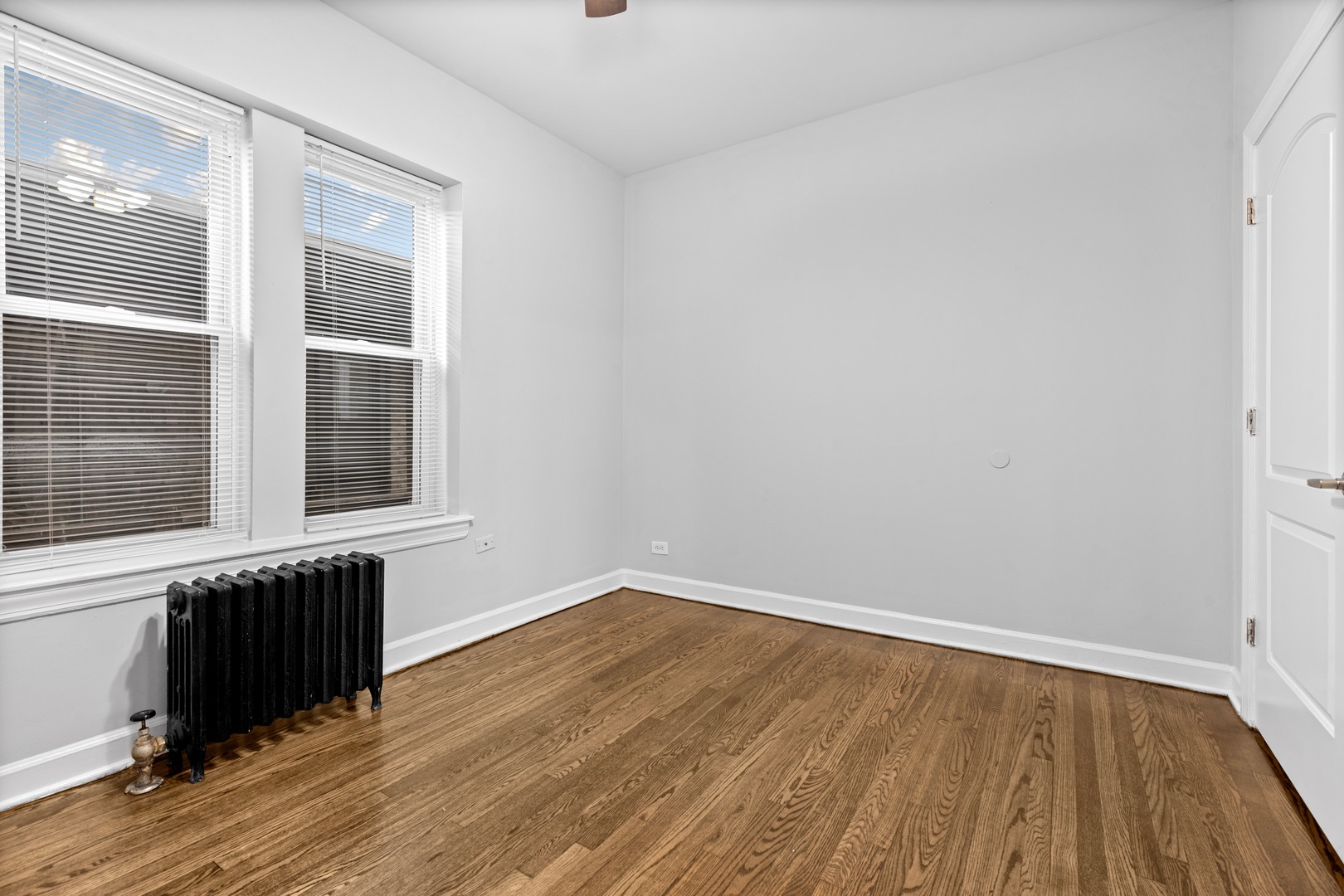 1724 West Juneway Terrace, Unit 3A Chicago, IL 60626 - Photo 5 of 9 a view of a room with wooden floor and windows