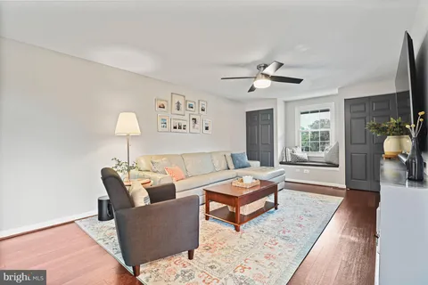 $1,250,000 | 933 War Admiral Street, Great Falls, VA 22066