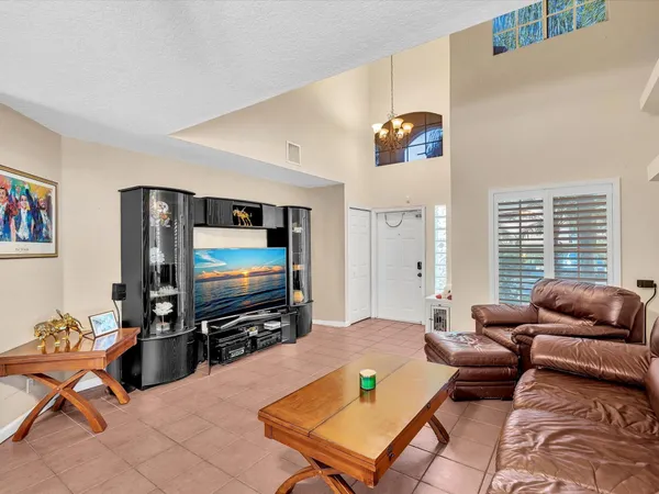 $4,300 | 1449 Banyan Circle, Pompano Beach, FL 33069