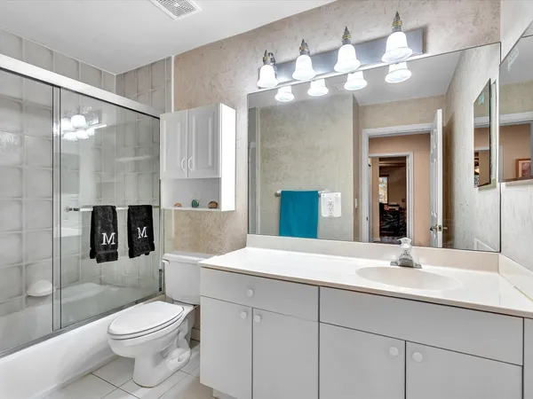 $4,300 | 1449 Banyan Circle, Pompano Beach, FL 33069