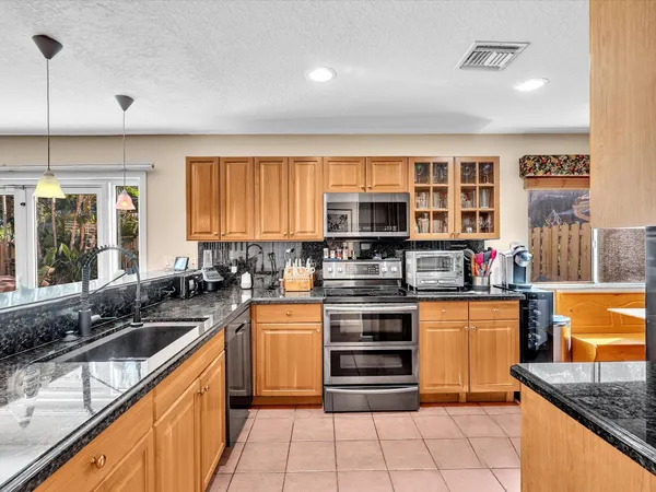 $4,300 | 1449 Banyan Circle, Pompano Beach, FL 33069