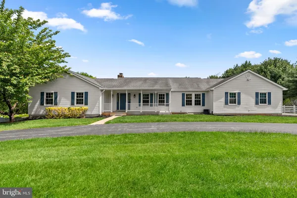 a view of house with a big yard