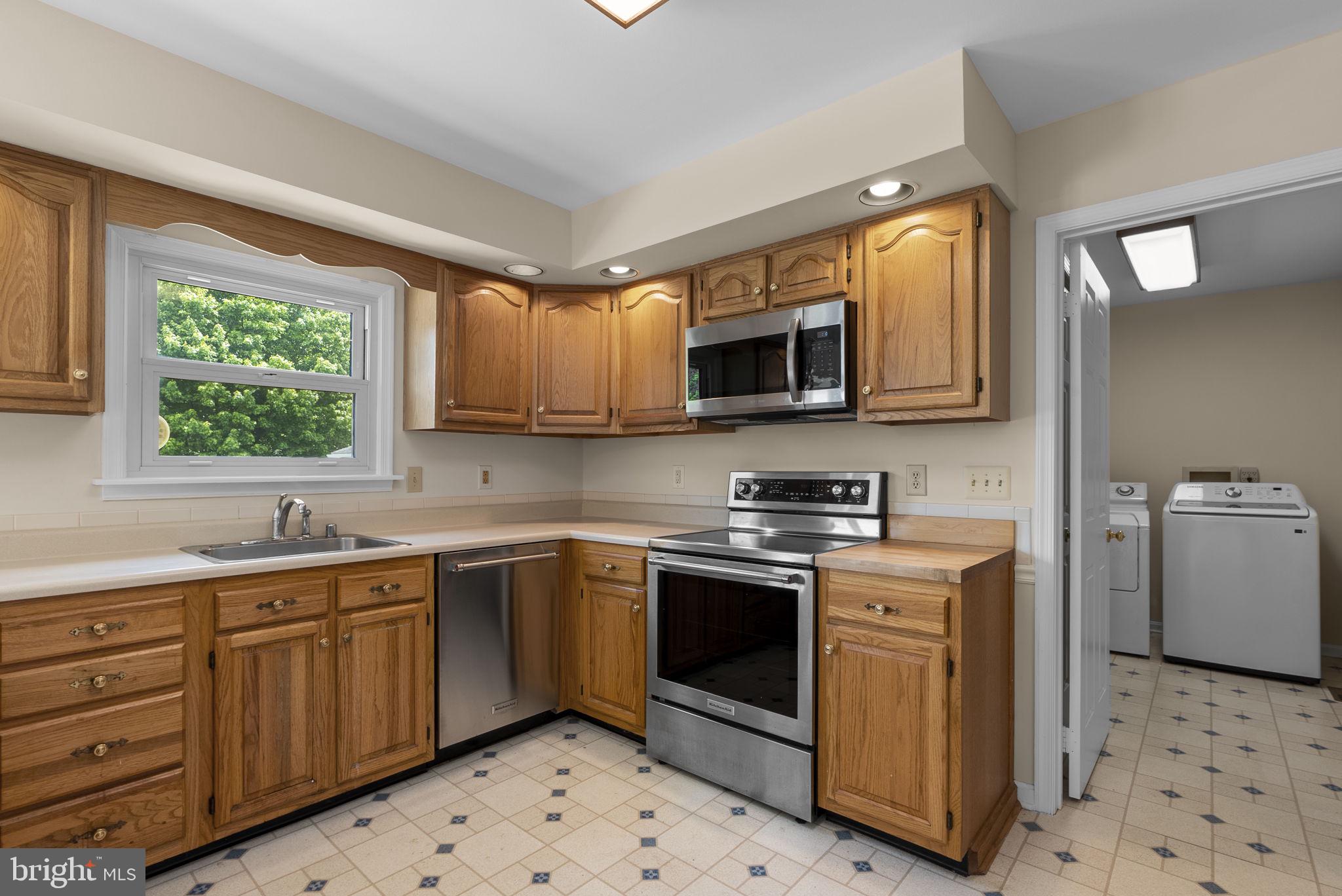 17513 Country View Way Mount Airy, MD 21771 - Photo 16 of 59 a kitchen with a sink stove and microwave