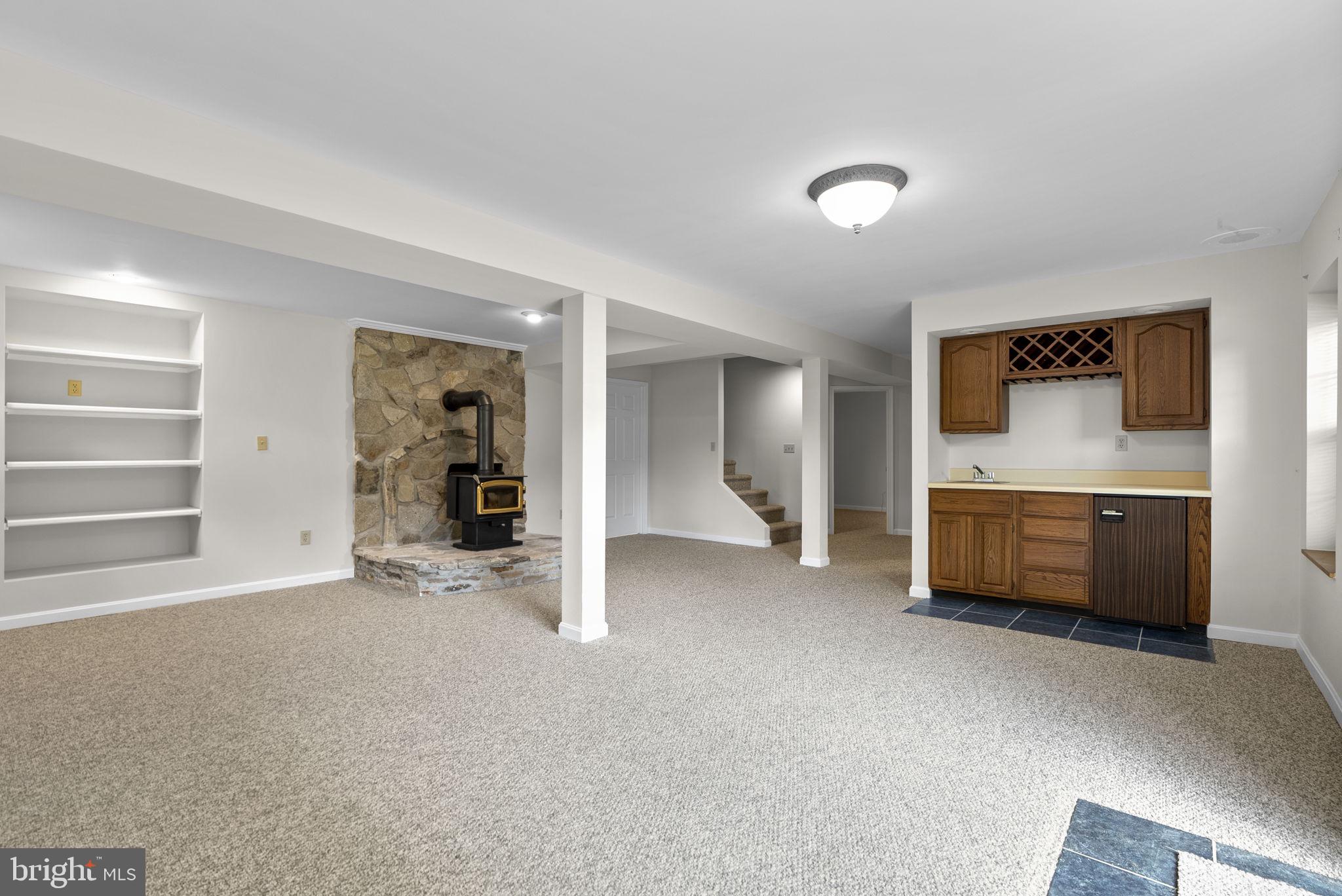 17513 Country View Way Mount Airy, MD 21771 - Photo 42 of 59 a big room with closet and a bathroom
