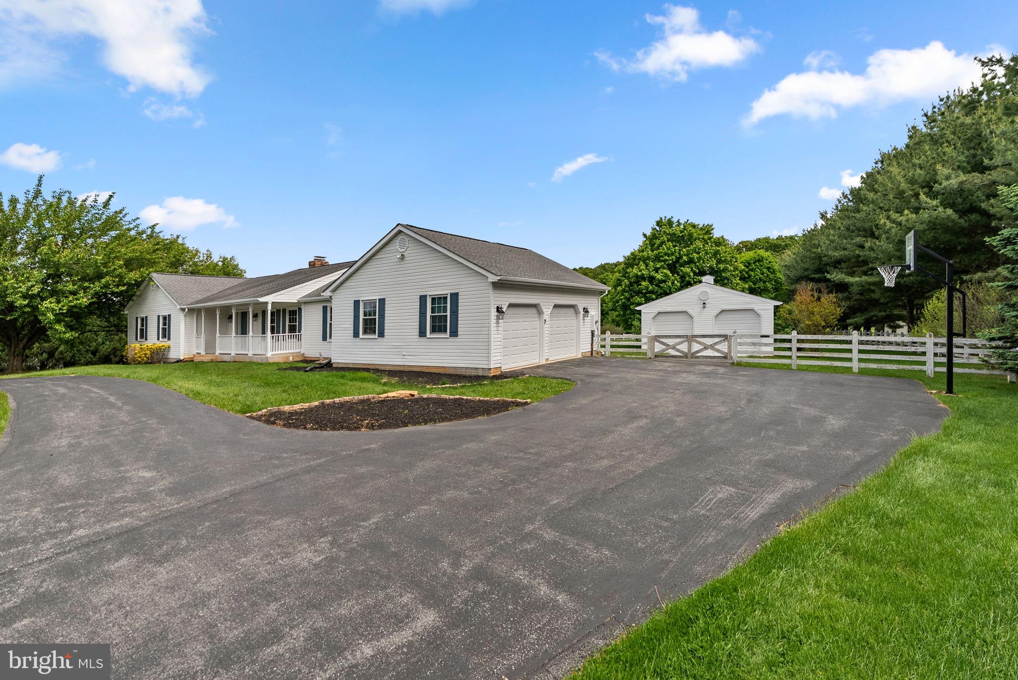 17513 Country View Way Mount Airy, MD 21771 - Photo 5 of 59 a house with outdoor space
