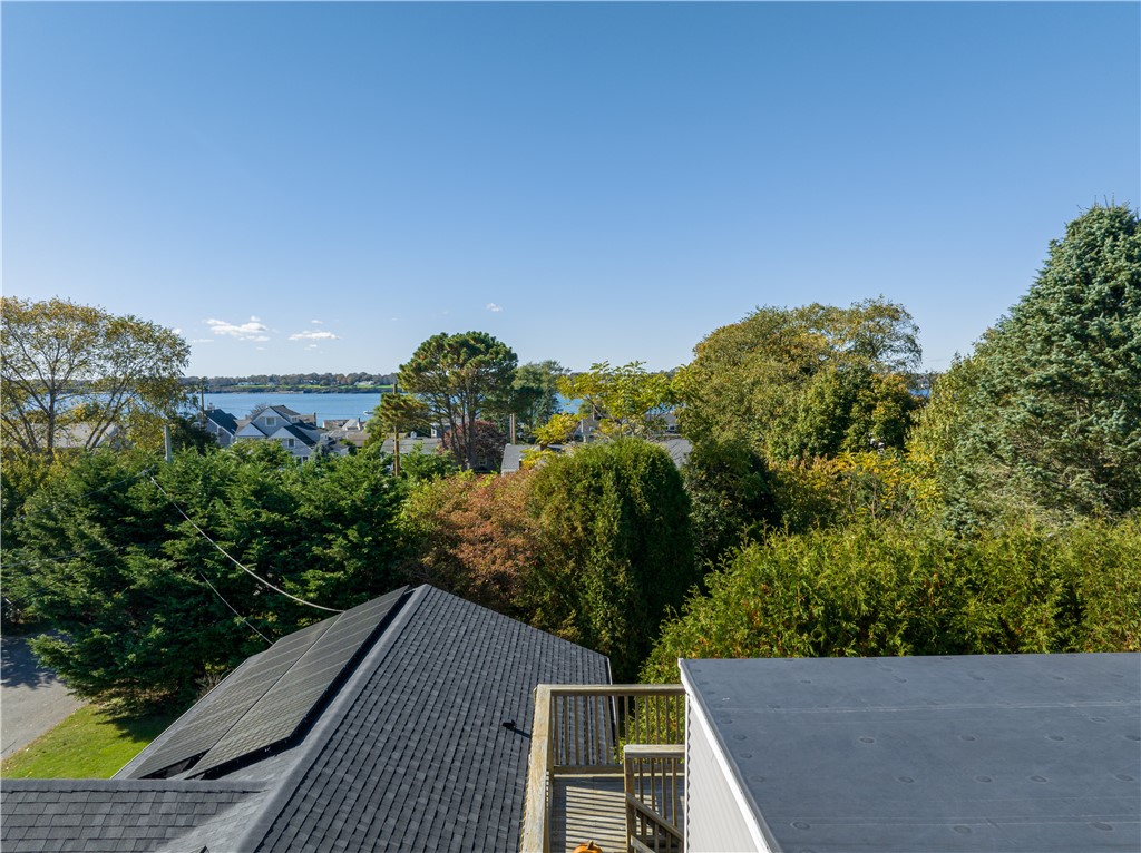 4 James Street Middletown, RI 02842 - Photo 8 of 50