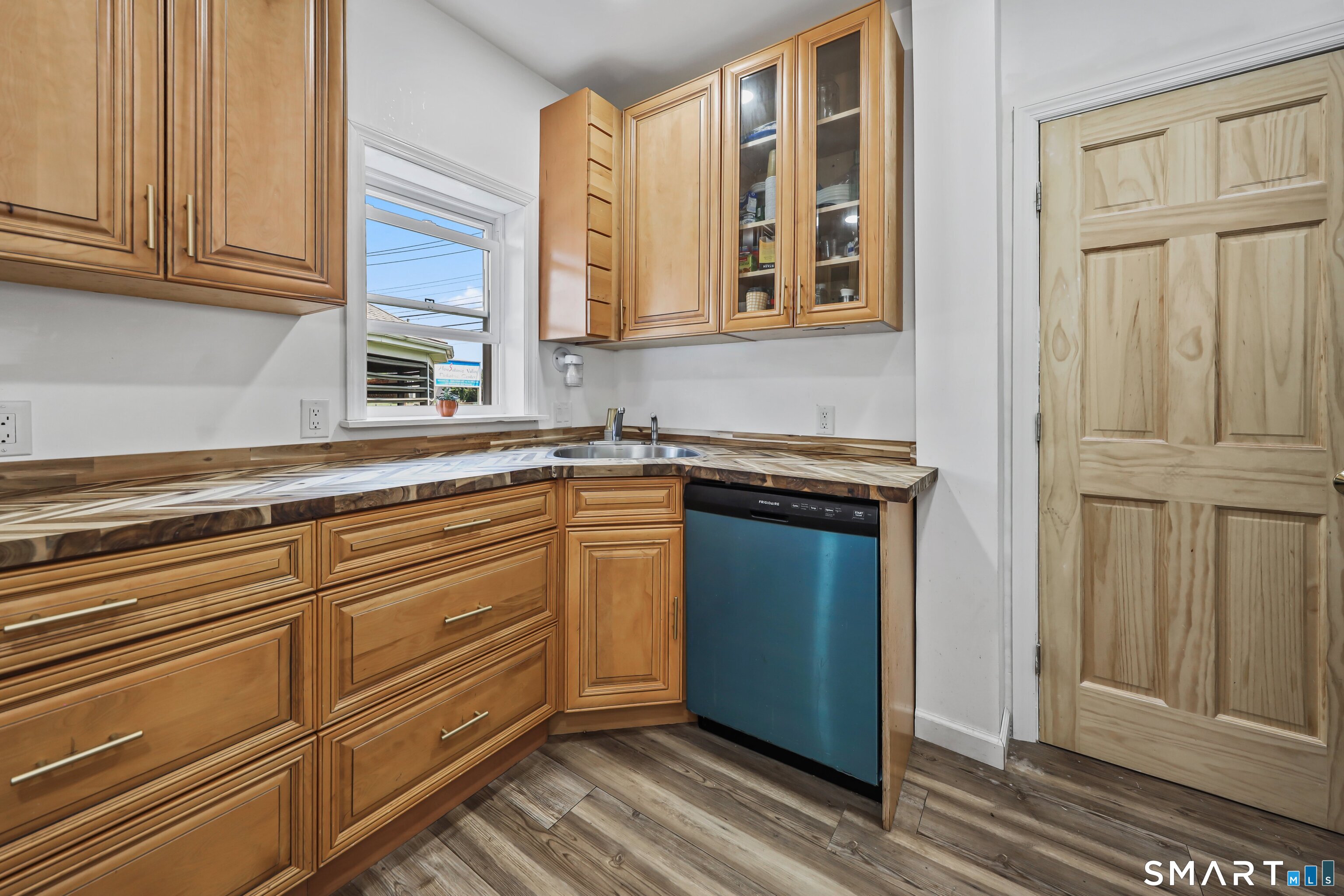 339 River Road Shelton, CT 06484 - Photo 8 of 36