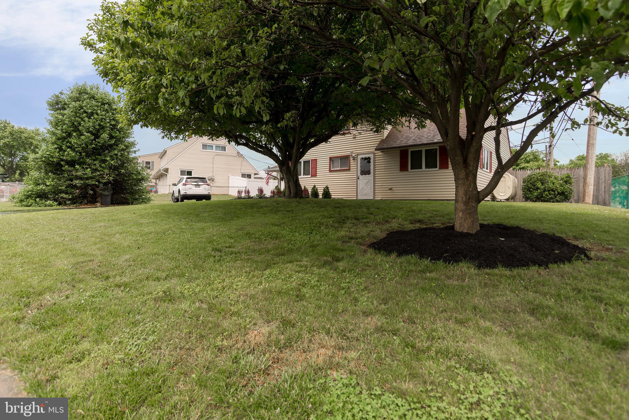 43 Winding Road Levittown, PA 19057 - Photo 3 of 36 Gallery Image 3
