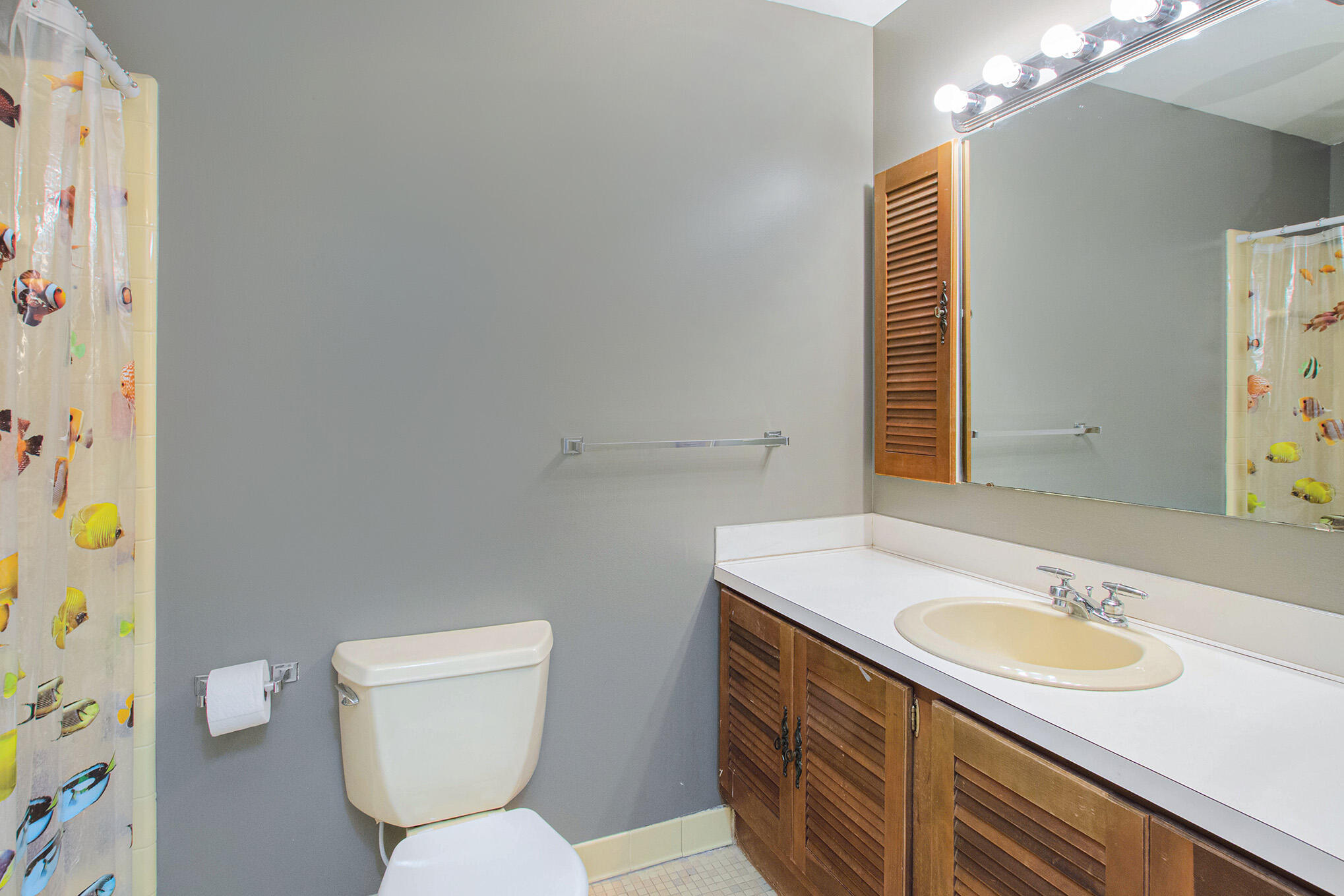 2463 Glengarry Road Jackson, MI 49203 - Photo 15 of 37 main level bath