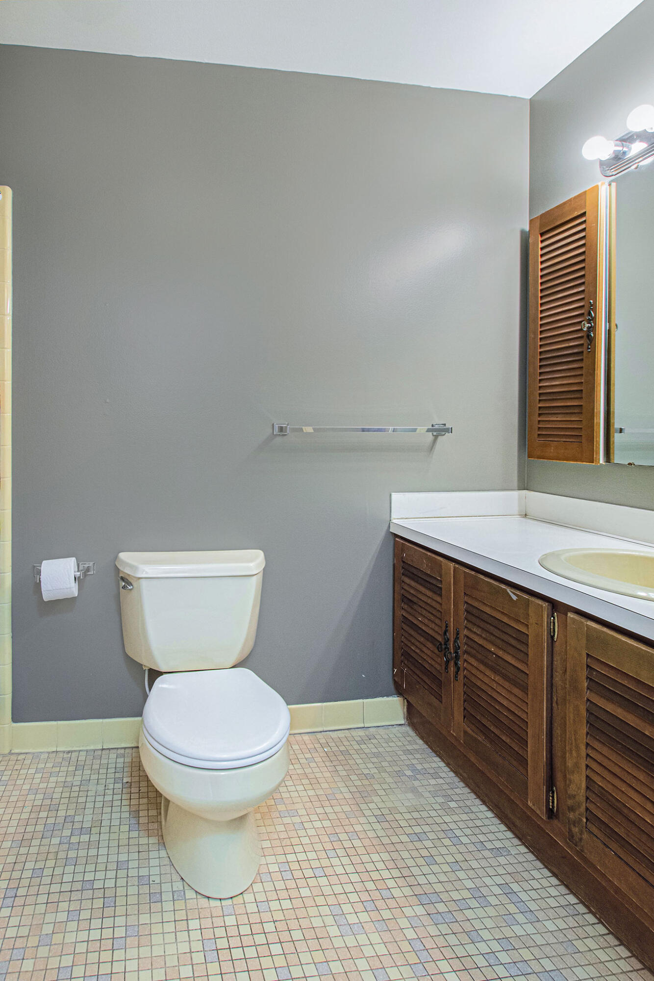 2463 Glengarry Road Jackson, MI 49203 - Photo 16 of 37 Main bath