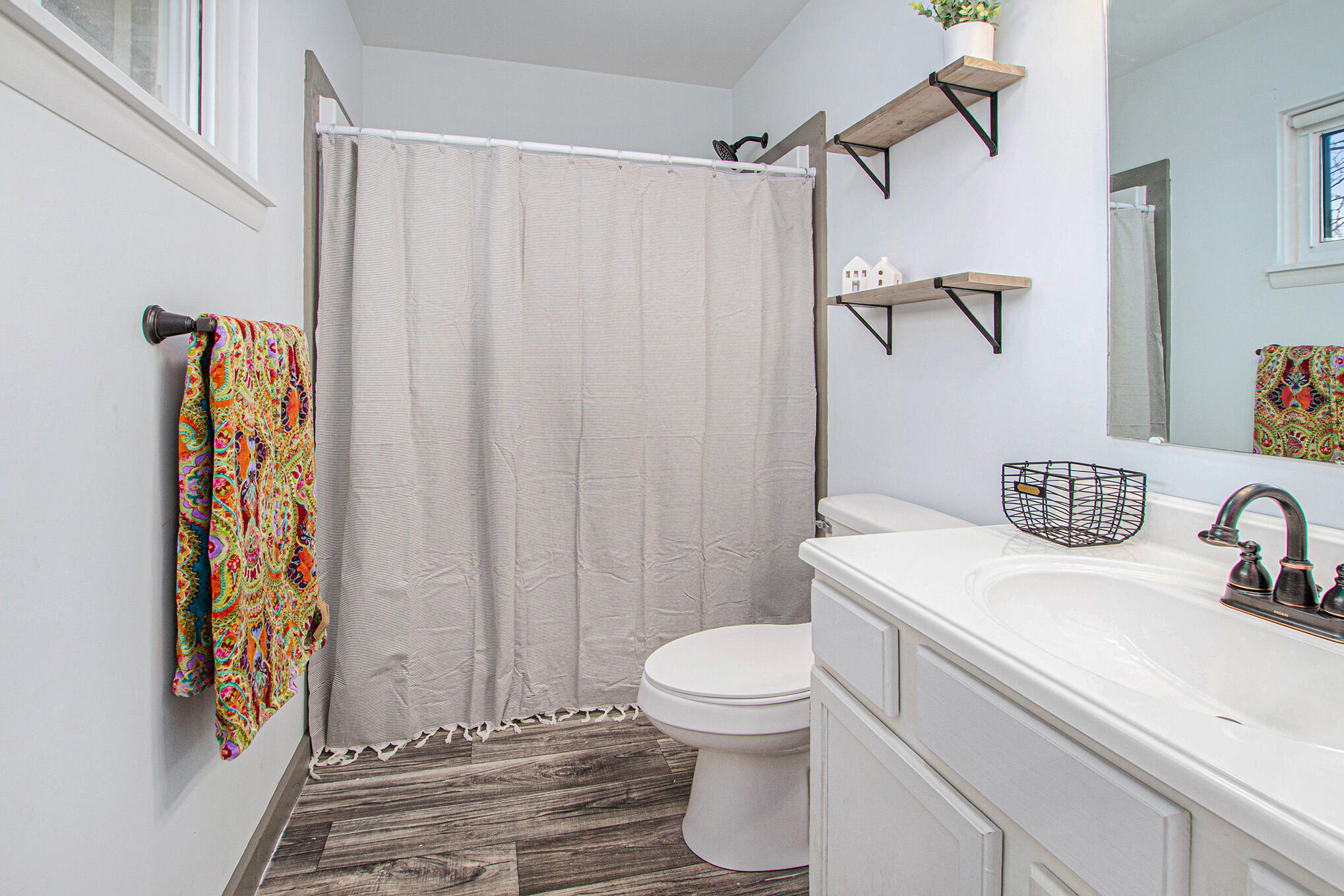 2463 Glengarry Road Jackson, MI 49203 - Photo 20 of 37 master bath